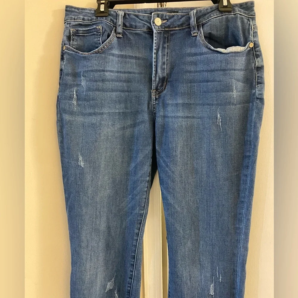 Judy Blue boyfriend fit jeans medium wash lightly distressed Sz 32 - Picture 4 of 7